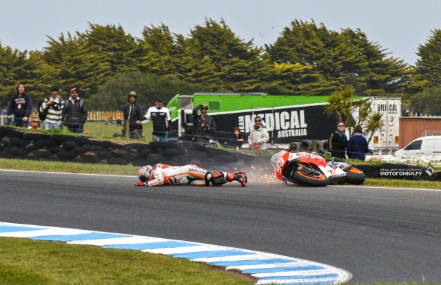 MotoGP - Grand Prix of Australia - Phillip Island: падение Марка Маркеса в Lukey Heights