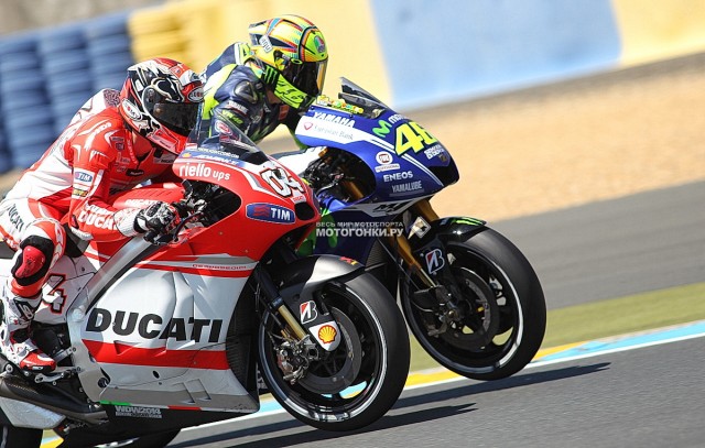 Гран-При Франции - MotoGP: Довициозо сопротивляется атакам Росси в Dunlop Curve