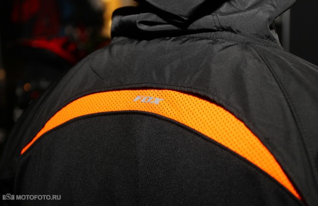 Толстовка FOX TS Zip Front Fleece: контрастные четкие линии, вентилируемая спина с обратной молнией (можно закрыть в холода).