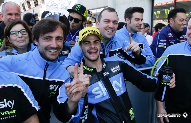 FrenchGP Moto3 - Гран-При Франции - история и настоящее: Романо Фенати (Team SKY Racing VR46) выигрывает жаркое сражение при Ле Мане