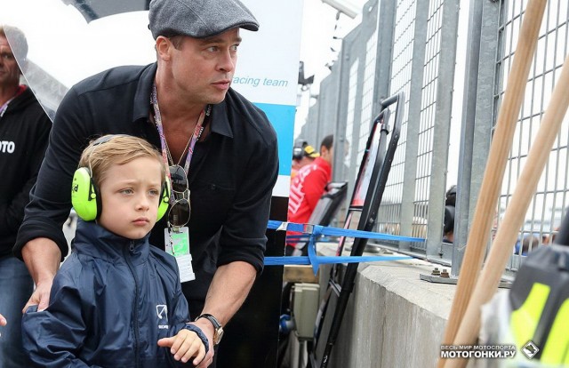 MotoGP 2015 British GP 12th Round: Брэд Питт (Brad Pitt) с сыном - VIP-гости на пит-лейне