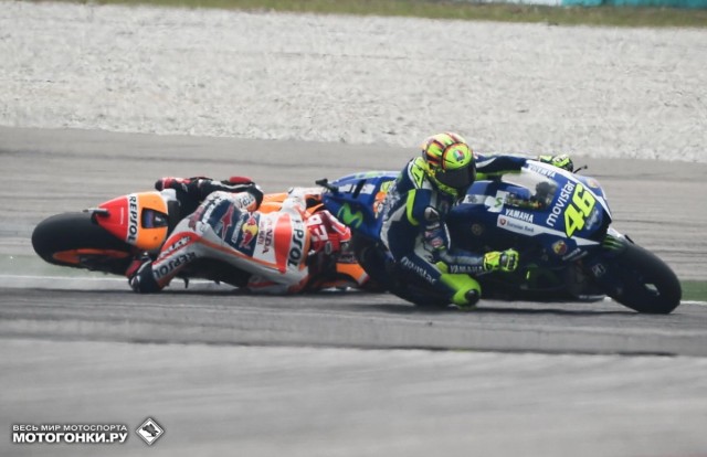 MotoGP 2015 Malaysian GP 17 Round: инцидент Валентино Росси и Марка Маркеса по кадрам