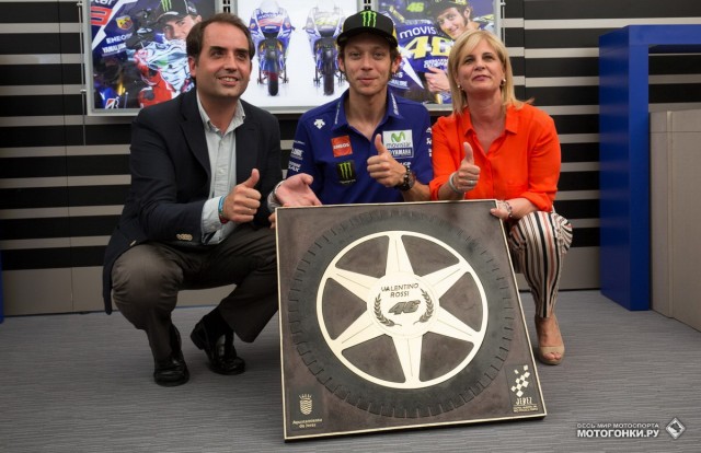 MotoGP 2015 Spanish GP 4th Round: звезда Валентино Росси сегодня зажглась вновь, в Хересе