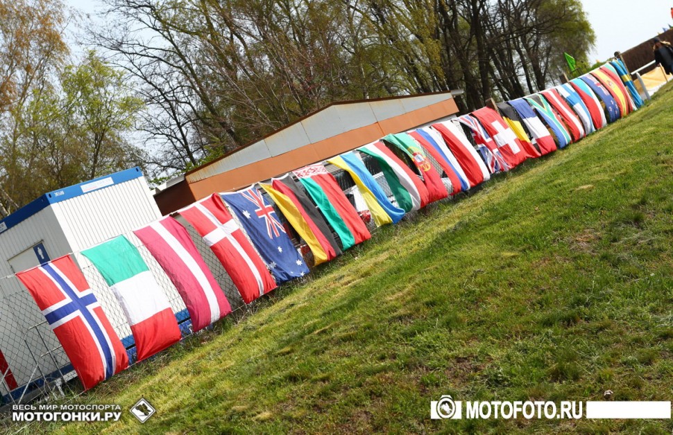 ADAC MX Masters, Drehna, 1 round: представлены флаги всех стран, представители которых участвуют в серии - всего 23 страны