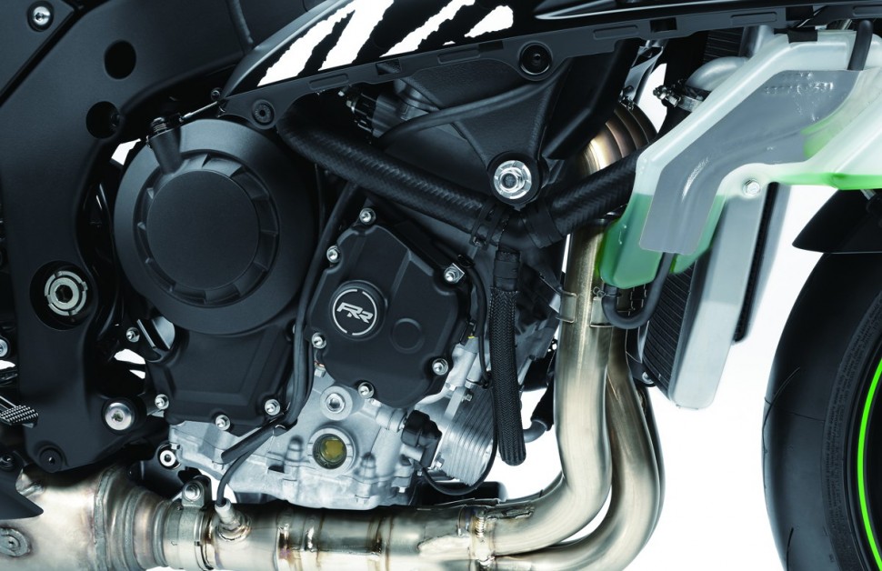 INTERMOT-2016: Кельнский мотосалон - Kawasaki ZX-10RR - детали: главное в этом двигателе - сокрыто внутри