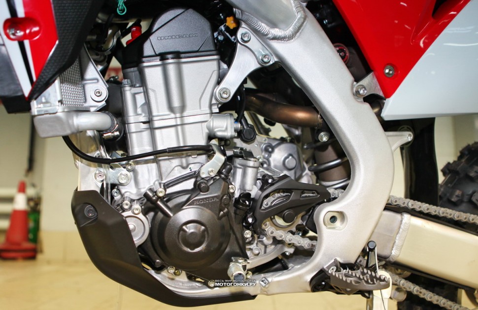 Honda CRF450RX MY17: новый двигатель