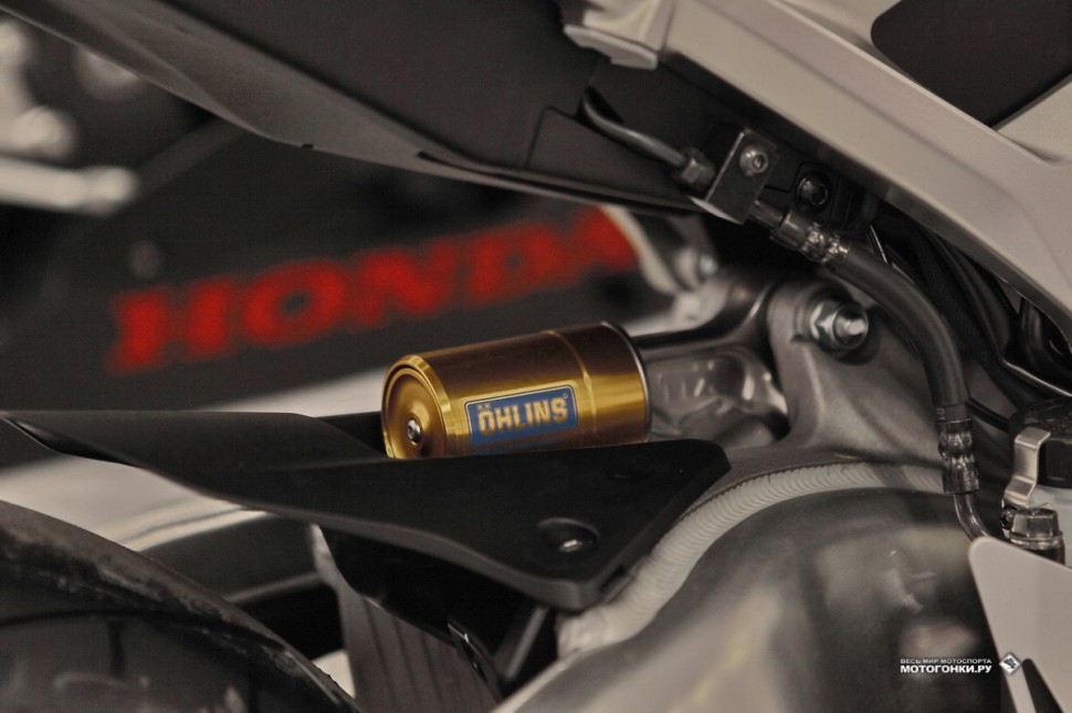 Тест-драйв Honda CBR1000SP1: Ohlins Smart-EC - полностью регулируемая электроникой подвеска