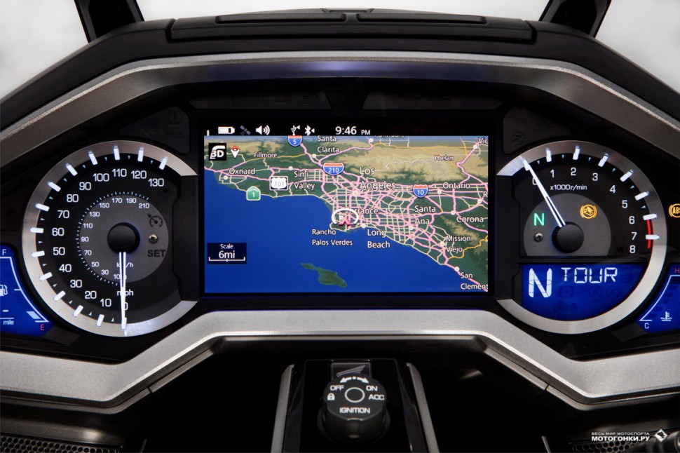 Новый Honda Gold Wing GL1800 MY18 имеет в базе полноценную навигационную систему с 7-дюймовым экраном