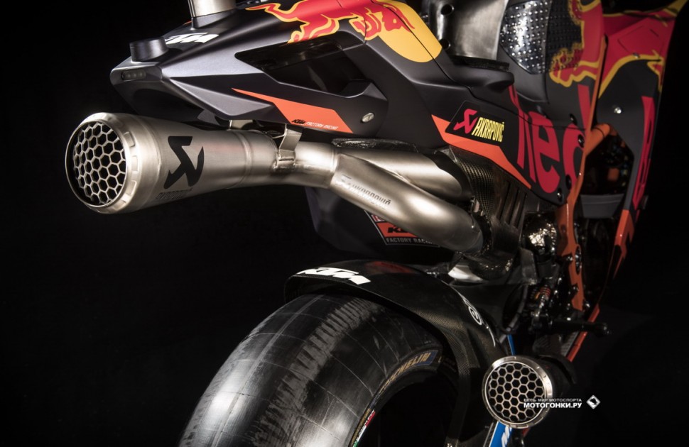 MotoGP - KTM RC16 (2018) - уникальная выпускная система Akrapovic, разработанная специально для RC16