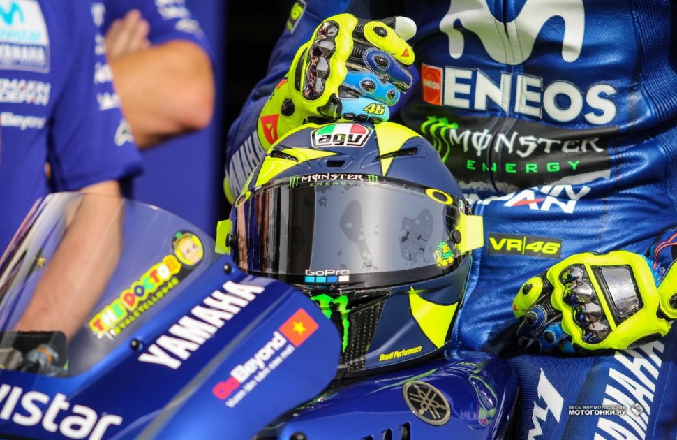 MotoGP - Qatar GP 2018: Валентино Росси показал новый шлем, специально для Гран-При Катара