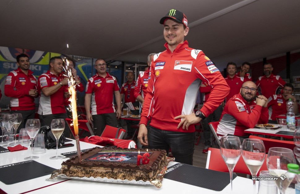 MotoGP - SpanishGP 2018: Хорхе Лоренцо отметил свой 31-й день рождения в команде