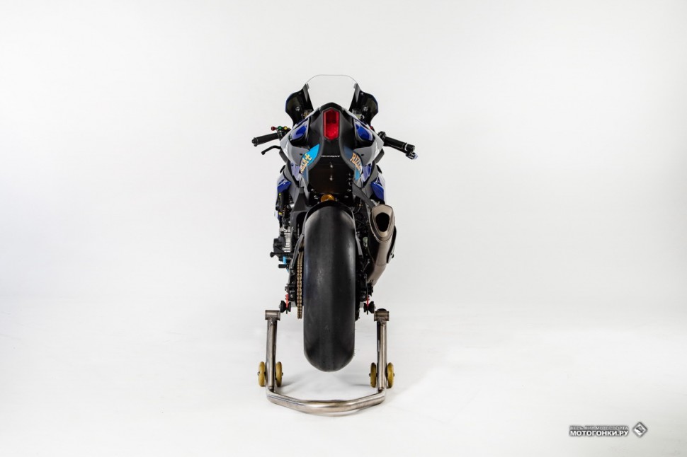 WorldSBK: Заводской Yamaha YZF-R1 (2019) Michael Van der Mark - вид сзади