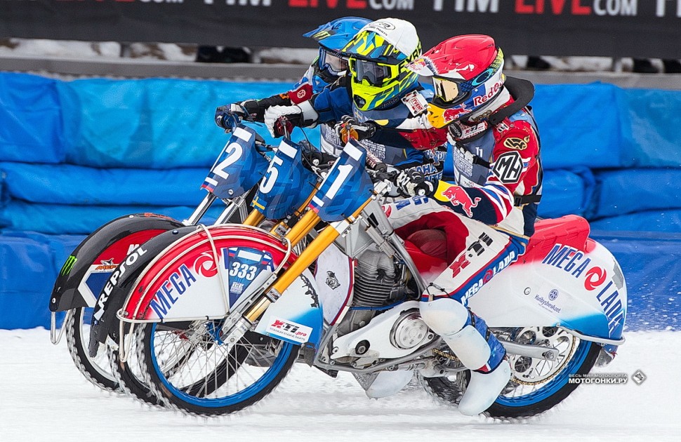 FIM Ice Speedway of Nations 2019 - супер-финал: россияне против Мартина Хаарахилтунена. Фото: Денис Горностаев
