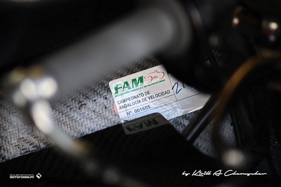 MotoCIV & ESBK: FAM (Federacion Andaluzia de Motociclismo) - омологационный стикер на мотоцикле Boxesmoto для чемпионата Андалусии