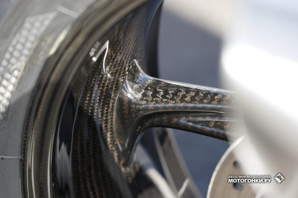Тест-драйв BMW S 1000 RR (2019): карбоновые колесные диски - всего 10 кг пара!