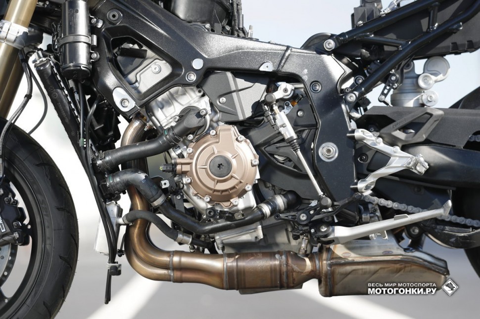 Тест-драйв BMW S 1000 RR (2019): новое шасси и новый двигатель