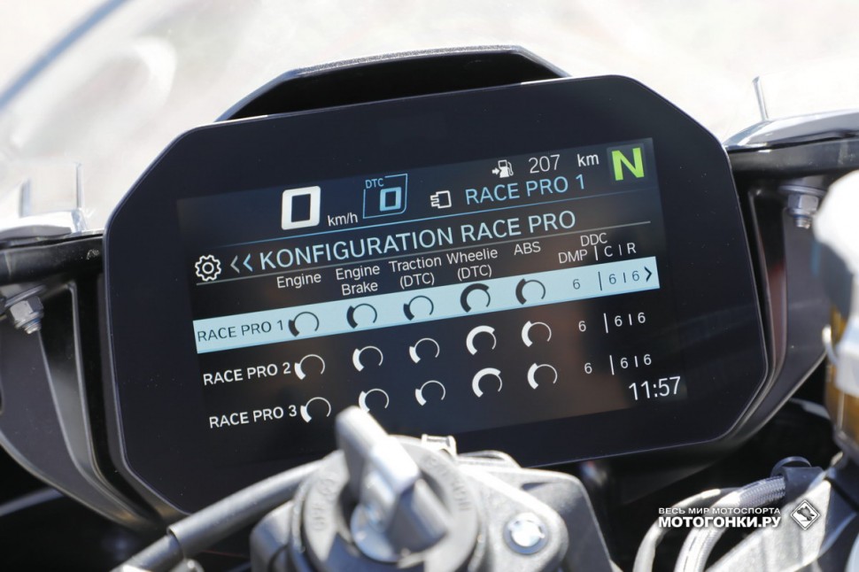 Тест-драйв BMW S 1000 RR (2019): полностью настраиваемая пользователем конфигурация мотоцикла Race Pro