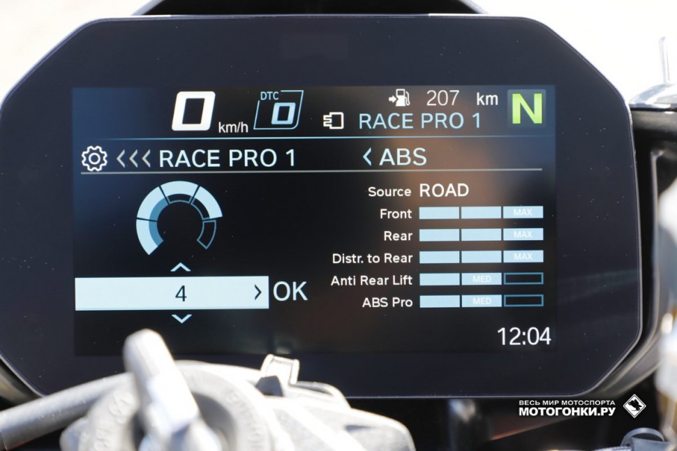 Тест-драйв BMW S 1000 RR (2019): выбор конфигурации DBC (Dynamic Brake Control)