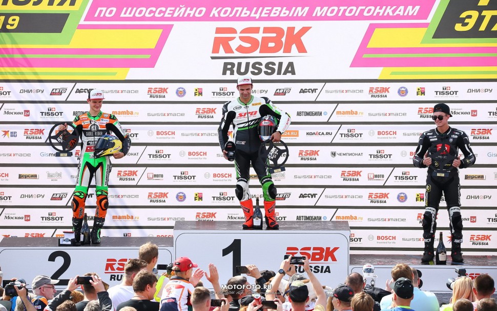 RSBK FEST 2019 - Moscow Raceway: подиум 1-й гонки SBK - Леонов выигрывает ее после старта с последней позиции!