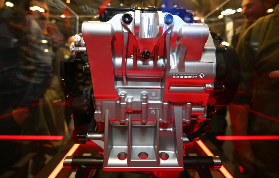 Двигатель Honda Fireblade CBR1000RR-R (2020) - теперь задняя подвеска крепится непосредственно к двигателю
