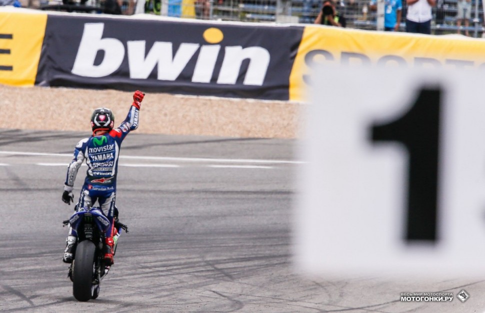 MotoGP 2015 Spanish GP 4th Round: Хорхе Лоренцо (Yamaha Factory) безупречно проводит гонку и выигрывает Гран-При Испании