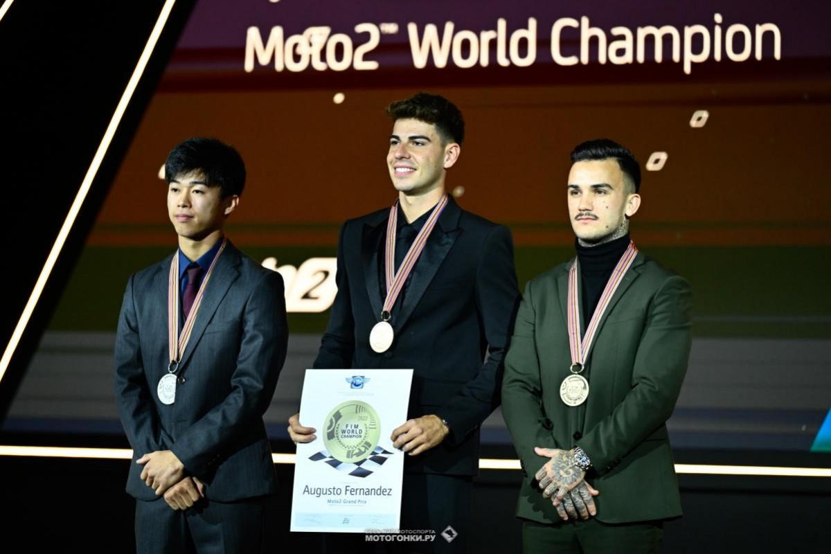 FIM MotoGP Awards 2022: призеры Moto2 - Аи Огура, Августо Фернандес и Аарон Канет