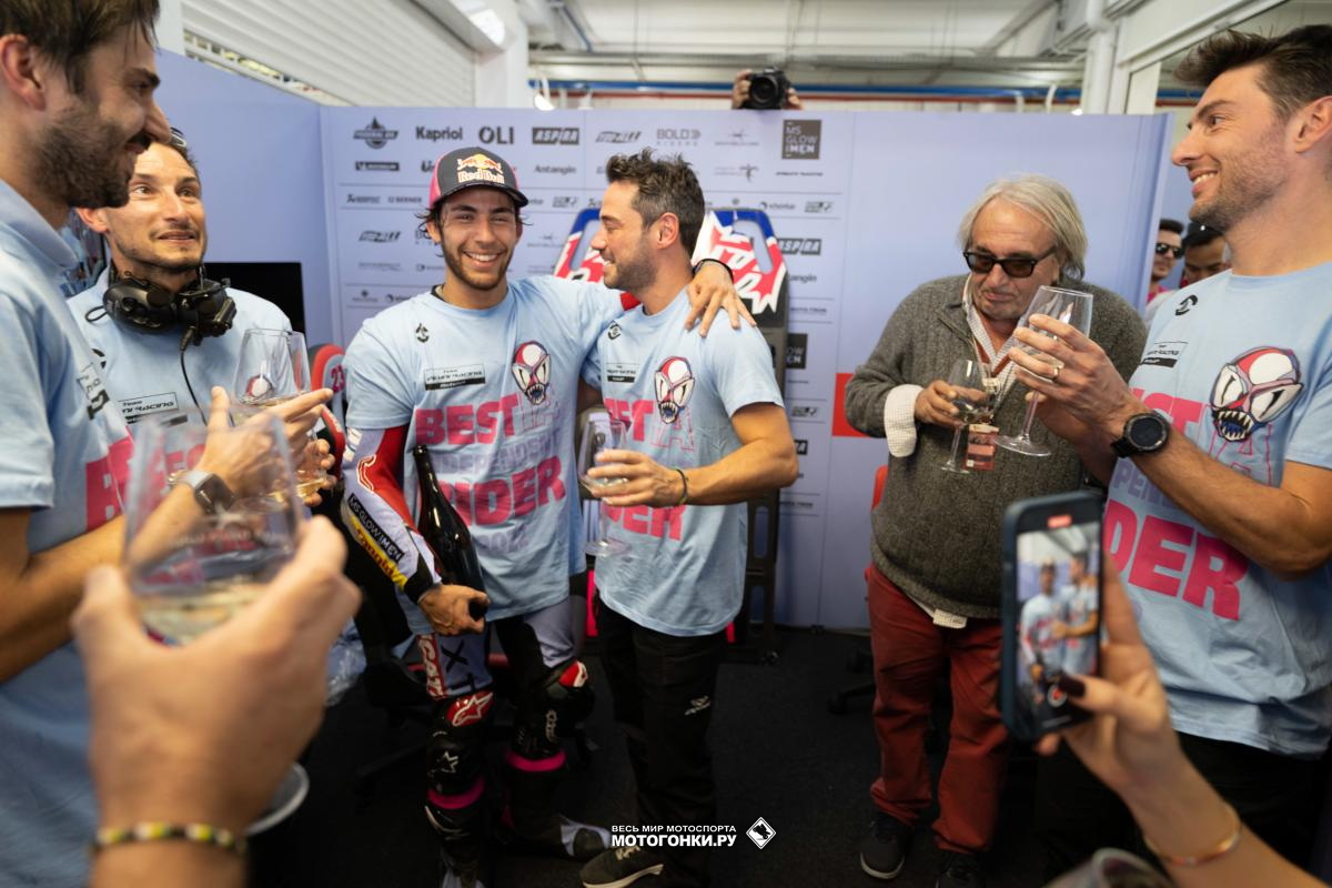 MotoGP-2022 - ValencianGP - Гран-При Валенсии: Энеа Бастианини прощается со своей командой и шефом своей бригады