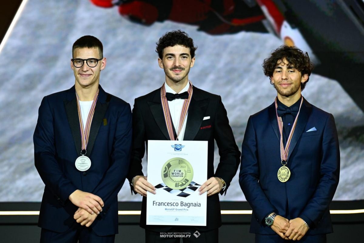 FIM MotoGP Awards 2022: призеры MotoGP - Фабио Куартараро, Пекко Баньяя и Энеа Бастианини