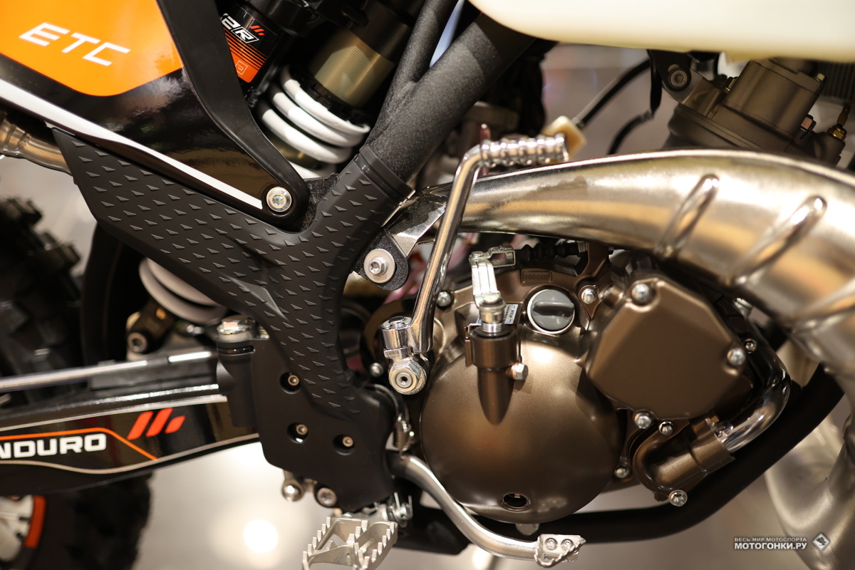 Мотоциклы эндуро K2R (2023) в деталях