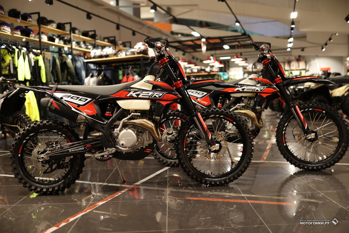 Мотоциклы эндуро K2R (2023) в деталях: близнецы EFE 300 и EFC 300 - на инжекторе и карбюраторе