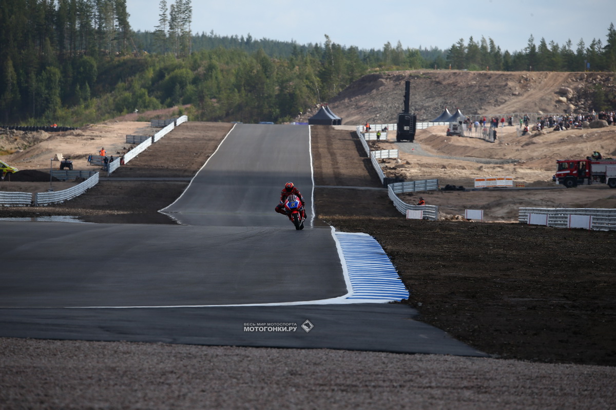 Тесты MotoGP на Kymiring: бесконечная обратная прямая длиной 1600 метров