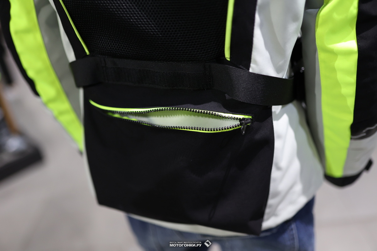 Обзор комбинезона SPIDI ALLROAD H2OUT (2023): задний карман на куртке не только влагозащищенный, но и очень объемный