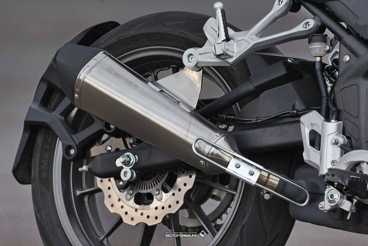 Тест-драйв мотоцикла Benelli TRK 251 (2023): проработка деталей достаточно хороша