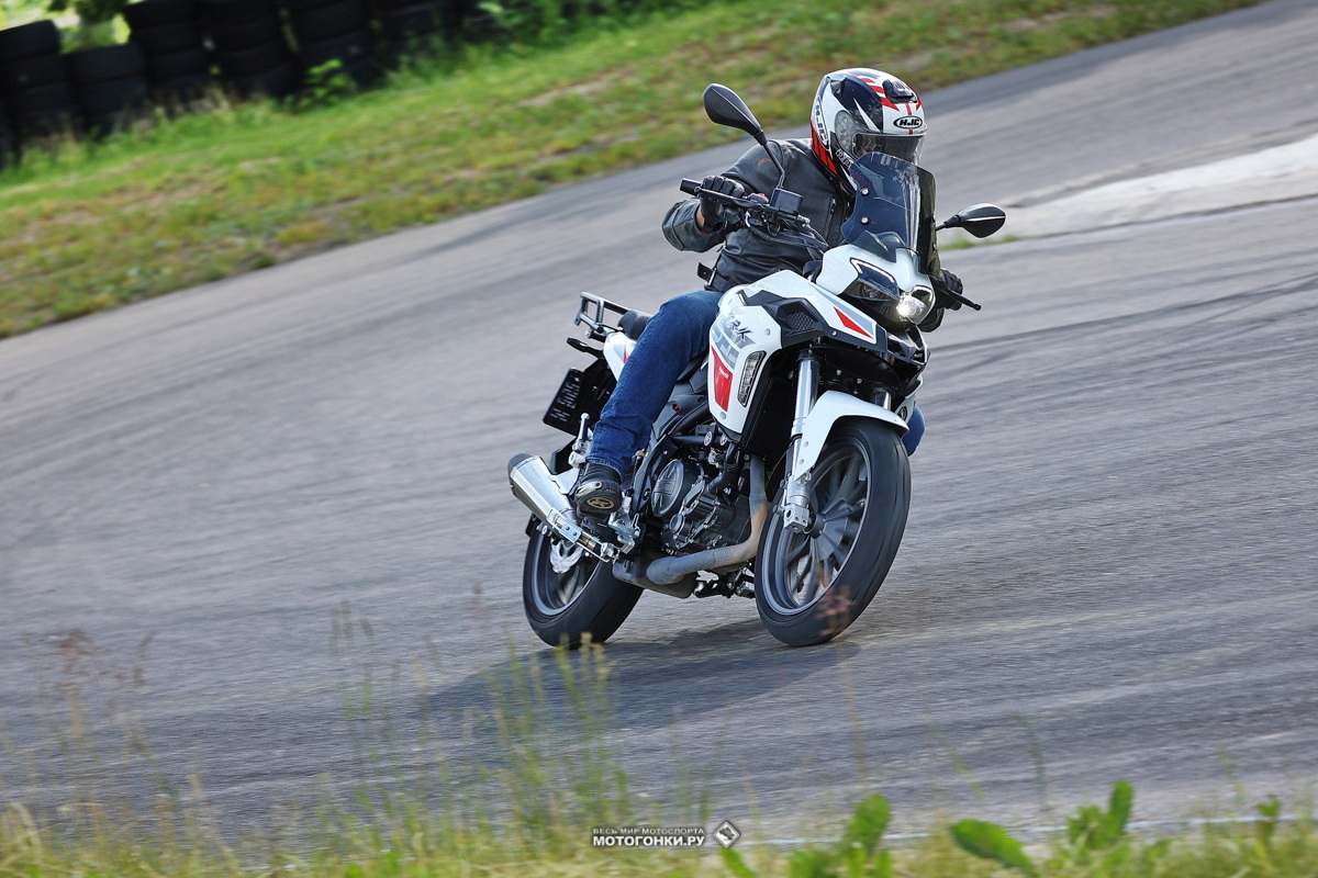 Тест-драйв мотоцикла Benelli TRK 251 (2023) на гоночном треке удивил своими возможностями!