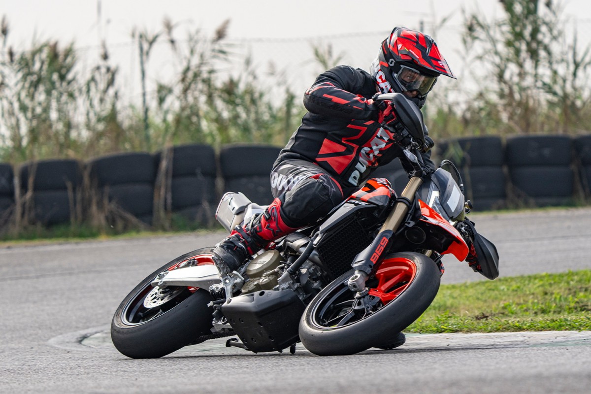 Миланский мотосалон EICMA 2023 - Ducati Hypermotard 698 Mono