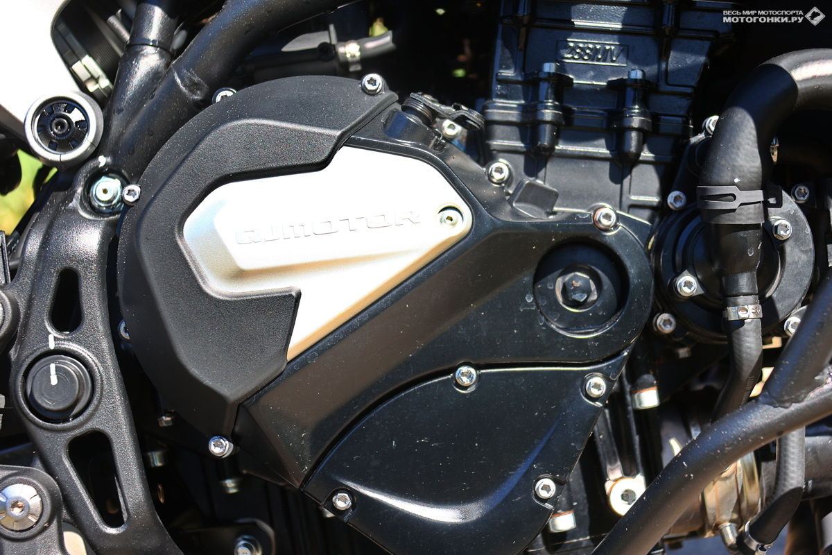 Тест-драйв мотоцикла QJMotor SRT 800 S (2024): новый двигатель 799 куб.см.