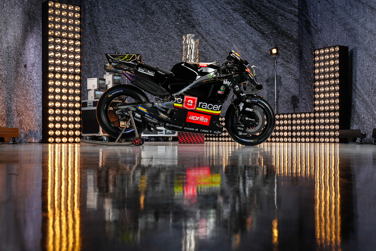 Гран-При Великобритании - 75 лет Мото Гран-При: Aprilia Racing