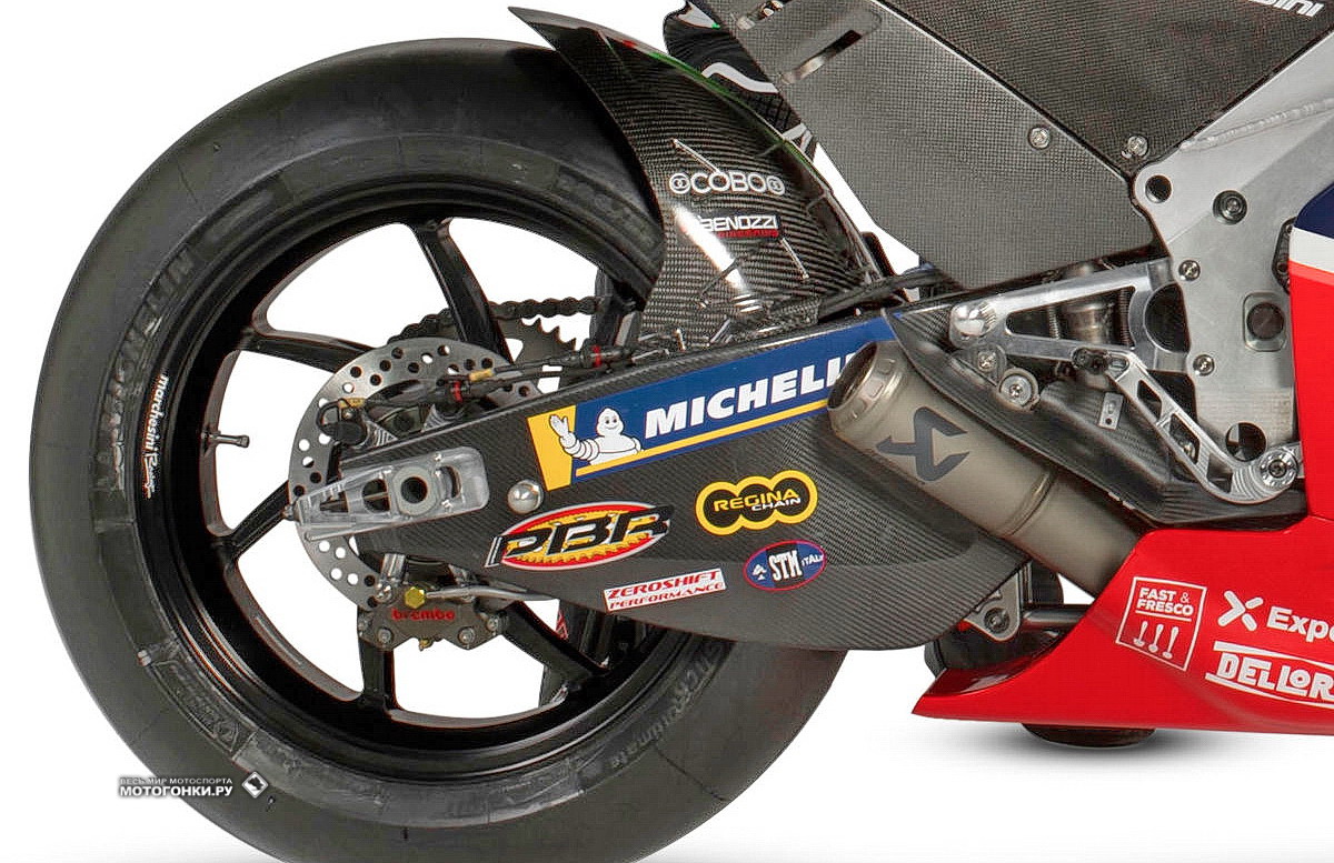 MotoGP - Aprilia RS-GP (2018): карбоновый маятник заднего колеса