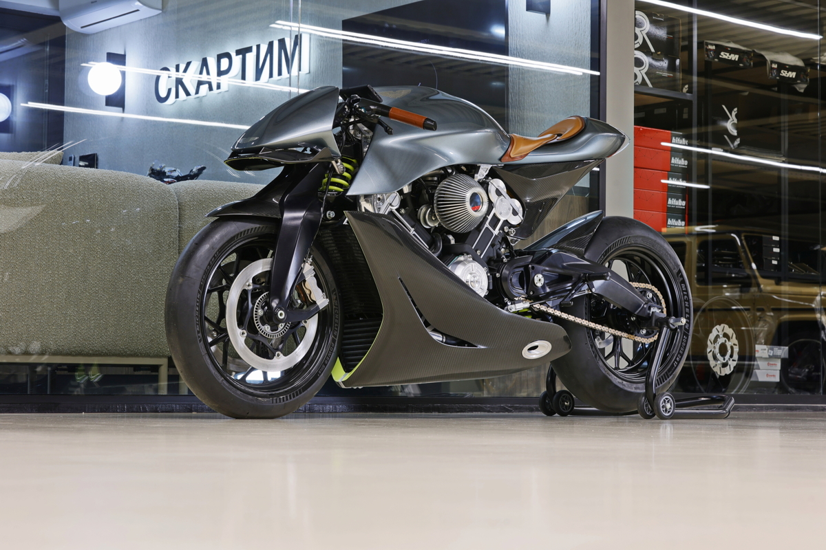 Aston Martin AMB 001 - Brough Superior