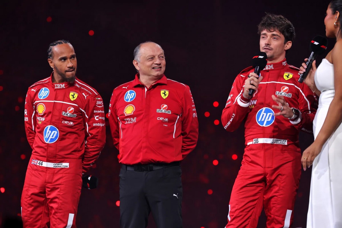 Льюис Хэмилтон, новобранец Scuderia Ferrari F1 и его партнер Шарль Леклер