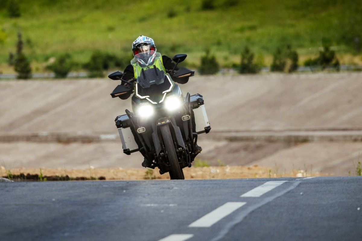 Мотосезон-2025: тест мотошлема AXOR X-Cross X1 Dual Visor