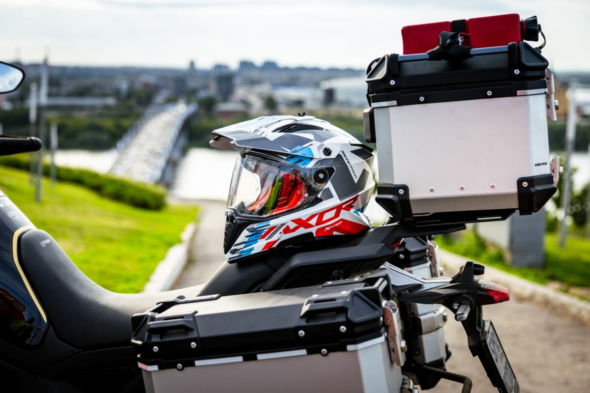 Мотосезон-2025: тест мотошлема AXOR X-Cross X1 Dual Visor