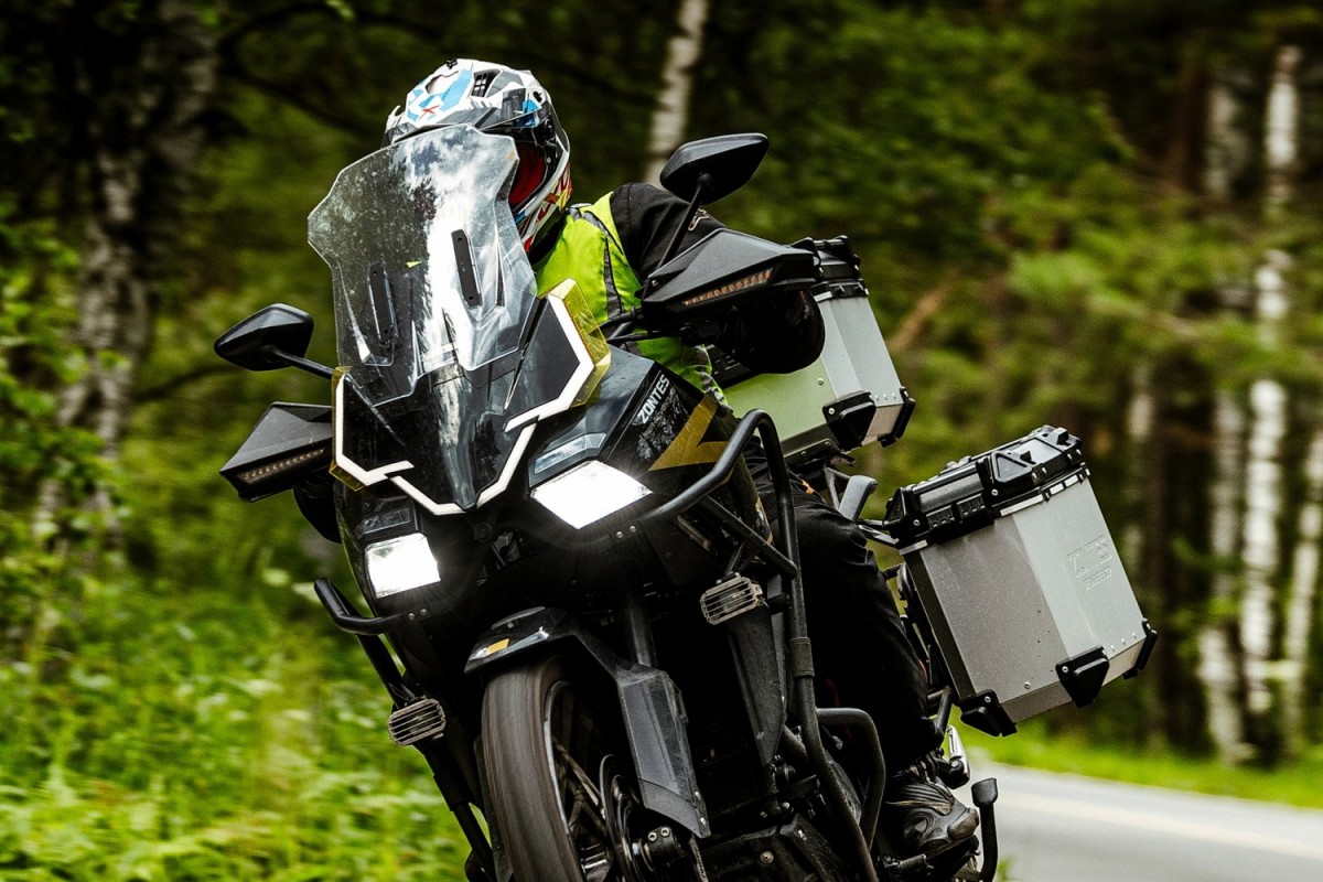 Мотосезон-2025: тест мотошлема AXOR X-Cross X1 Dual Visor