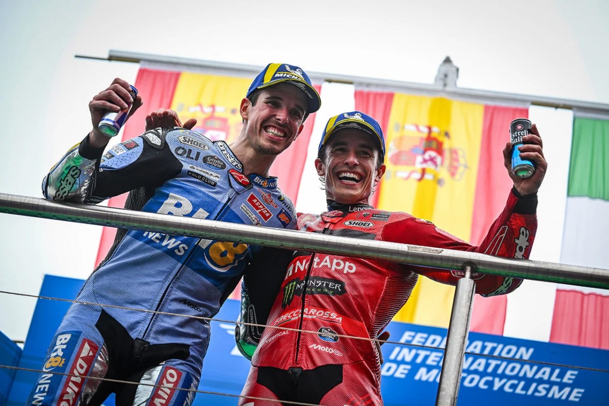 Теперь Маркесы возглавляют чемпионат MotoGP с большим преимуществом над Баньяей