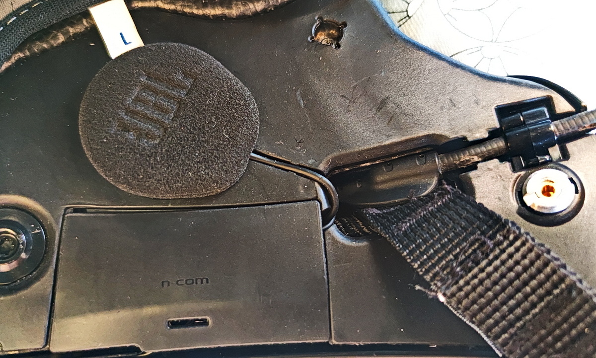 Установка спикеров Cardo JBL на X-lite X-1005 Ultra Carbon