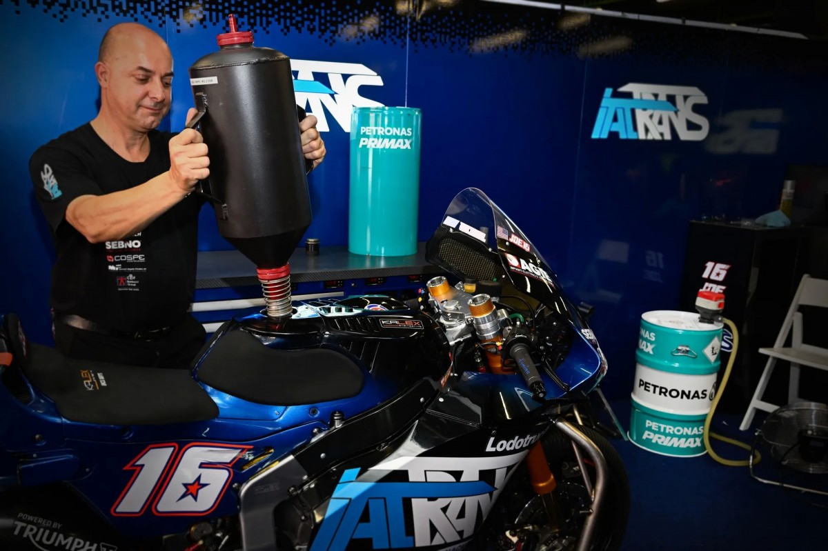 Чемпионат мира по MotoGP перейдет на использование 100% синтетического биотоплива с 2027 года
