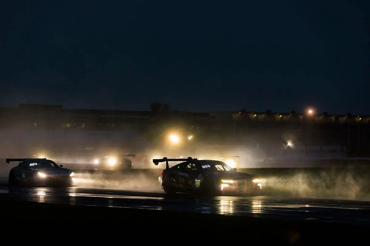 Экипаж Валентино Росси лидирует в финале Intercontinental GT Challenge