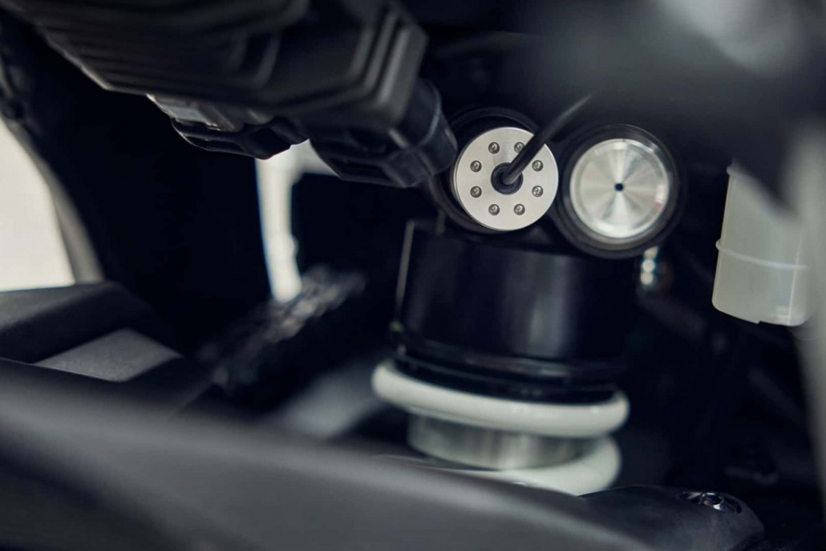 Электронная подвеска Showa EERA на Honda CB1000GT Sport - Миланский Мотосалон EICMA 2025