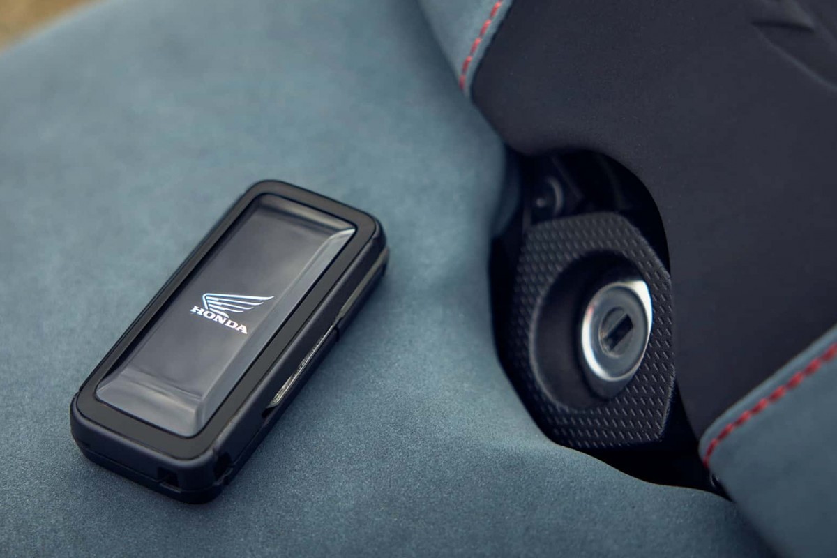 Безключевой доступ Smartkey на Honda CB1000GT Sport - Миланский Мотосалон EICMA 2025