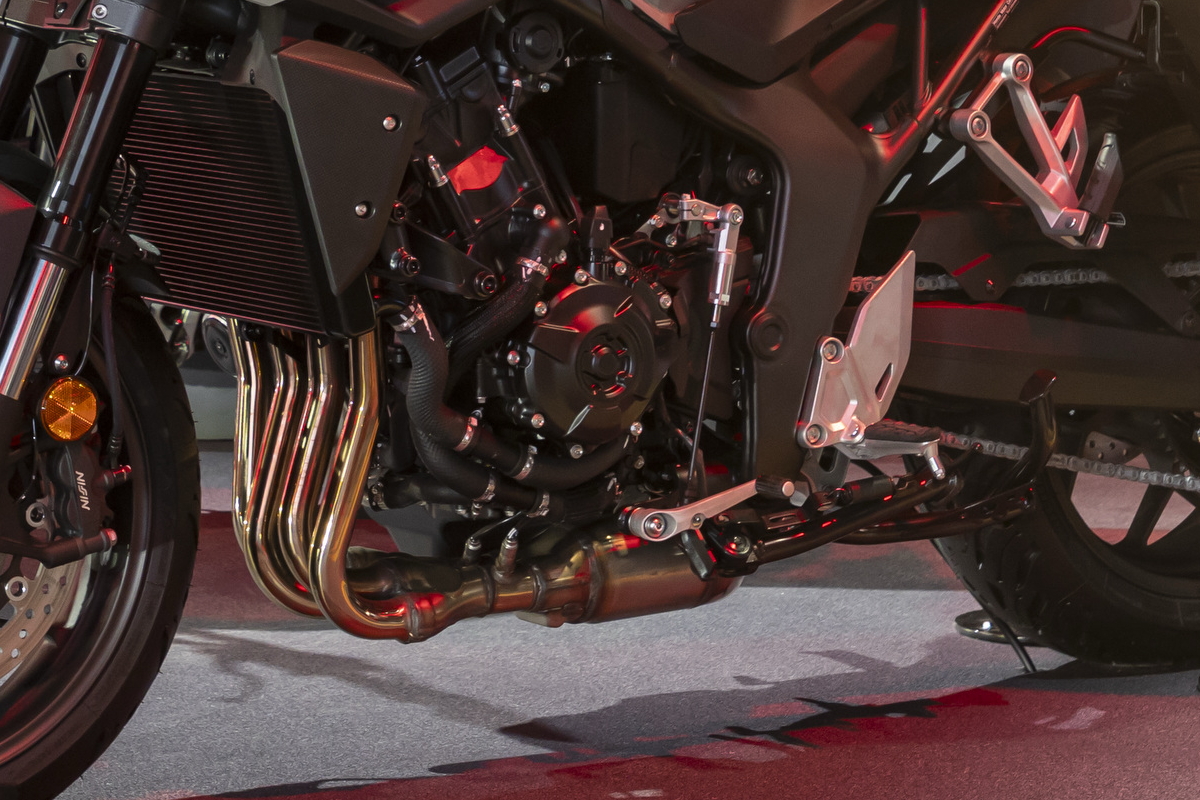 Квикшифтер на Honda CB1000GT Sport - Миланский Мотосалон EICMA 2025